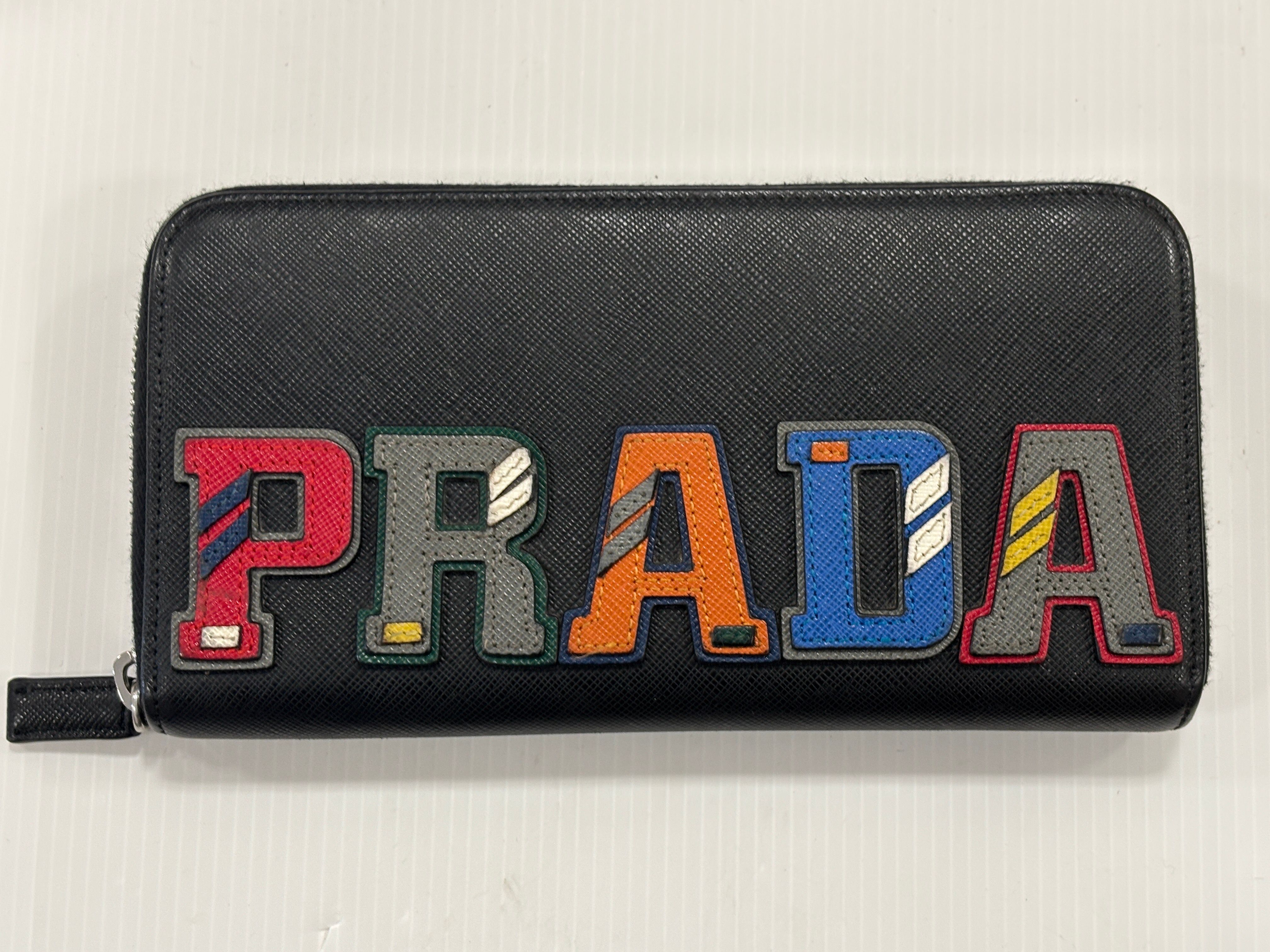 プラダ 財布 PRAD ジッピーウォレット 