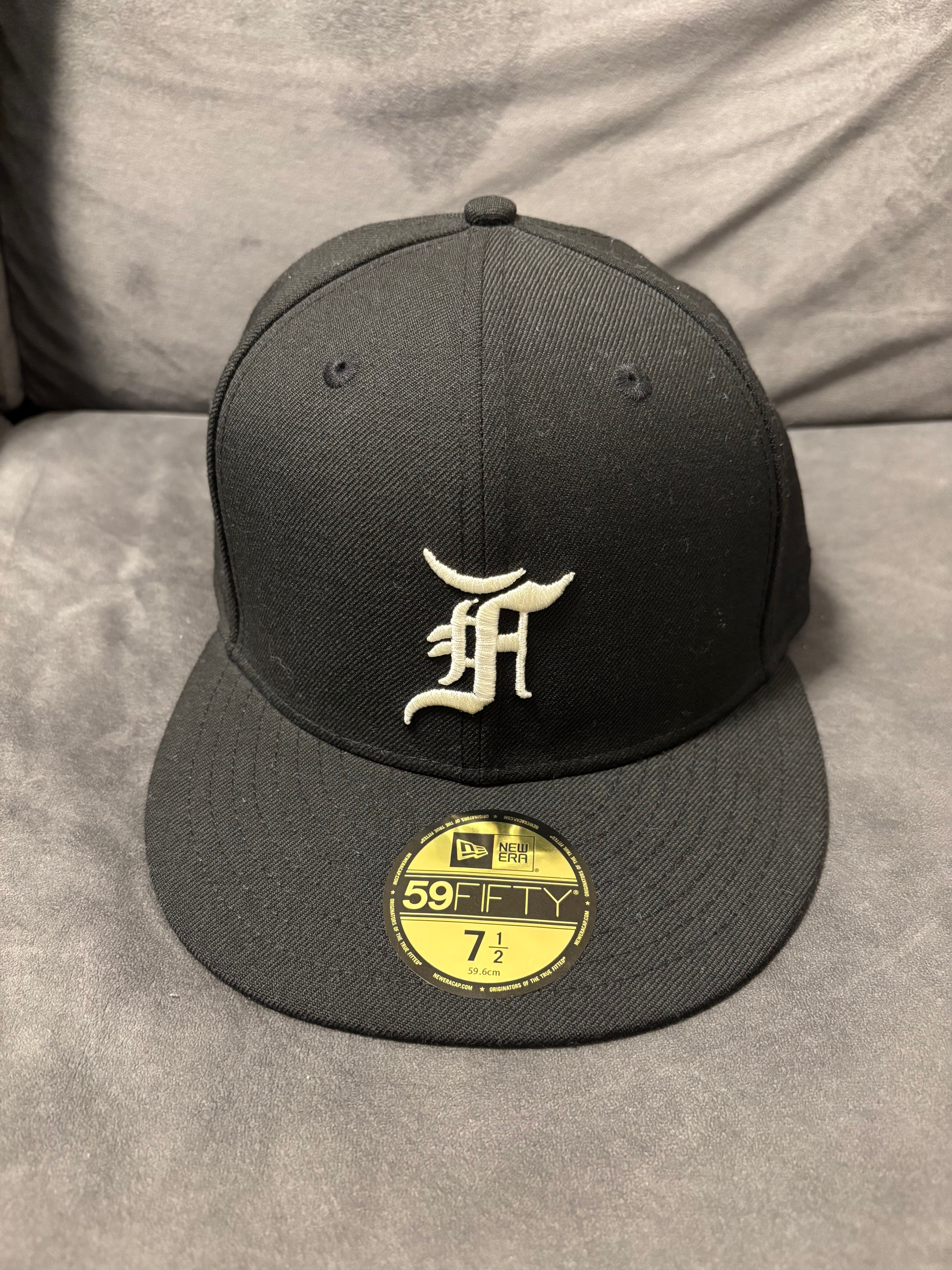 NEW ERA 59Fifty Fear of God Essentials the Classic Collection Chicago White Sox "Black/Grey"