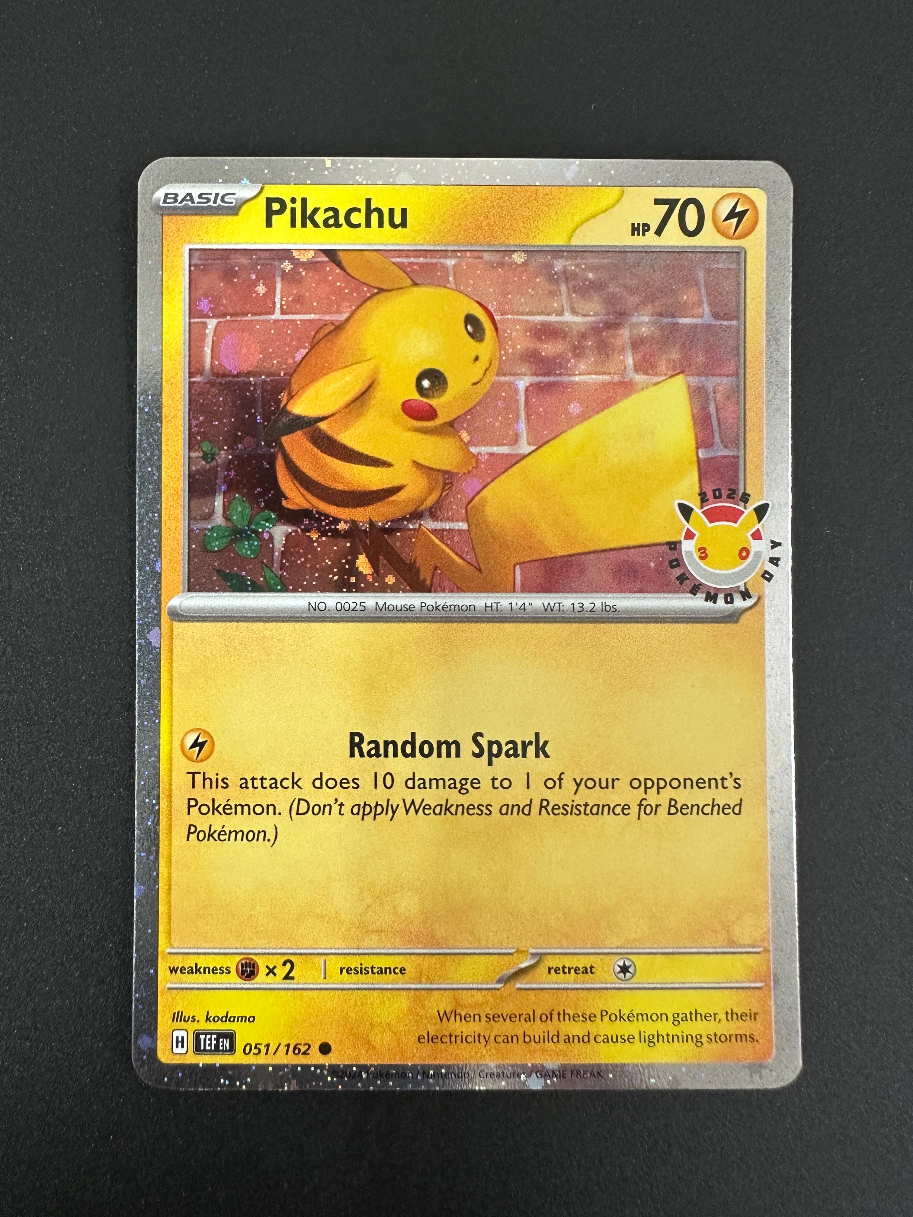 ピカチュウ C [TEF EN 051/162]【英語版】(メガエボリューション「ポケモンデイ 2026 コレクション」)