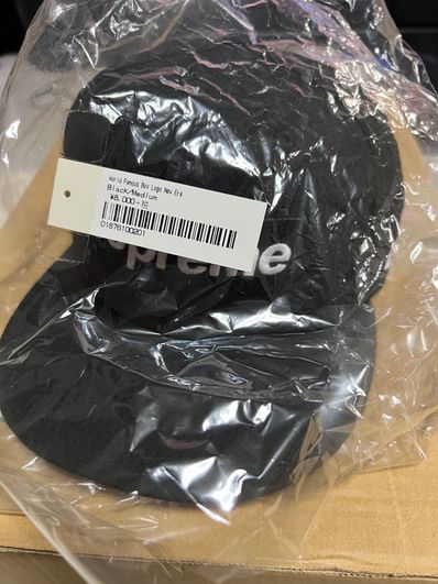 Supreme World Famous Box Logo New Era® "Black"