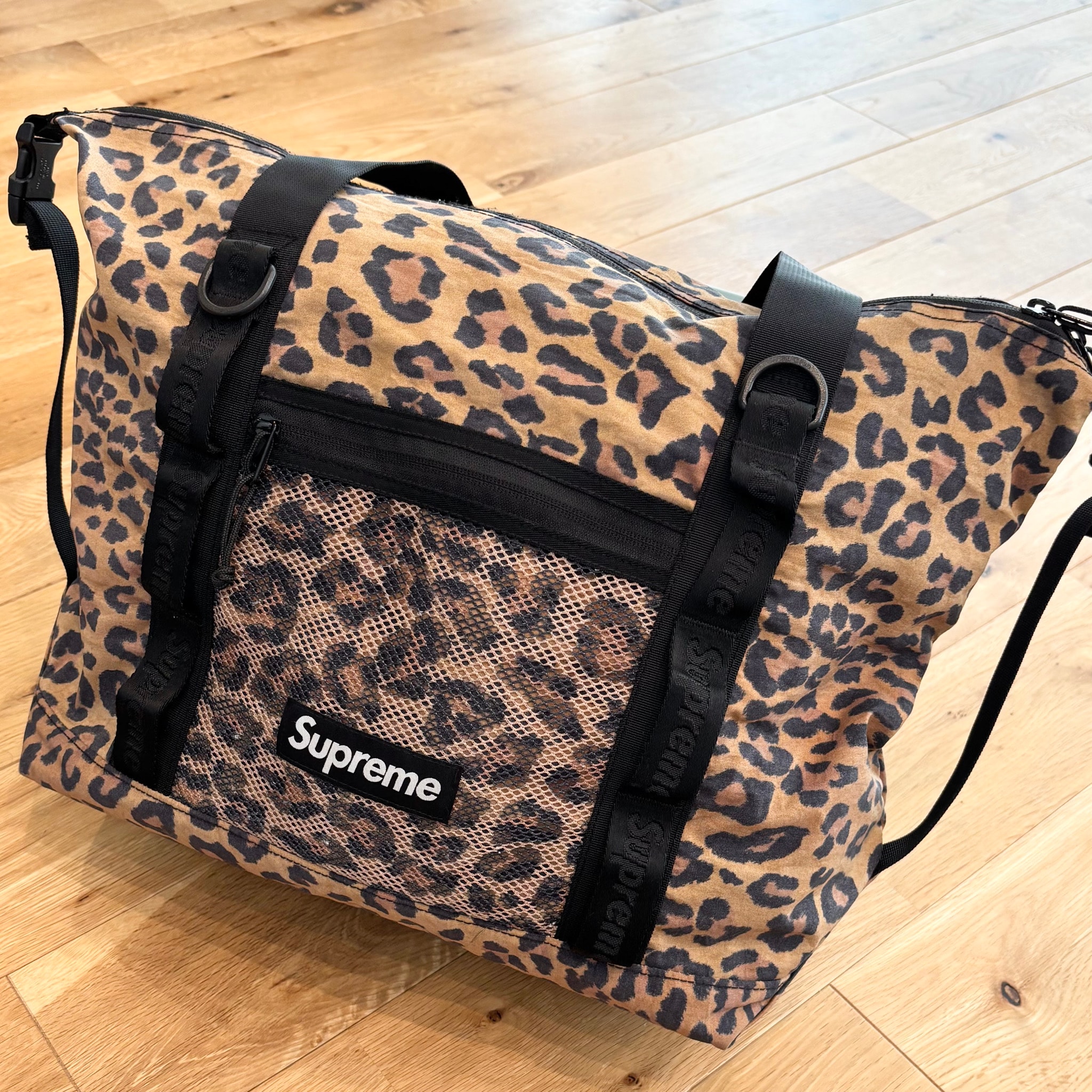 Supreme Zip Tote 25L 