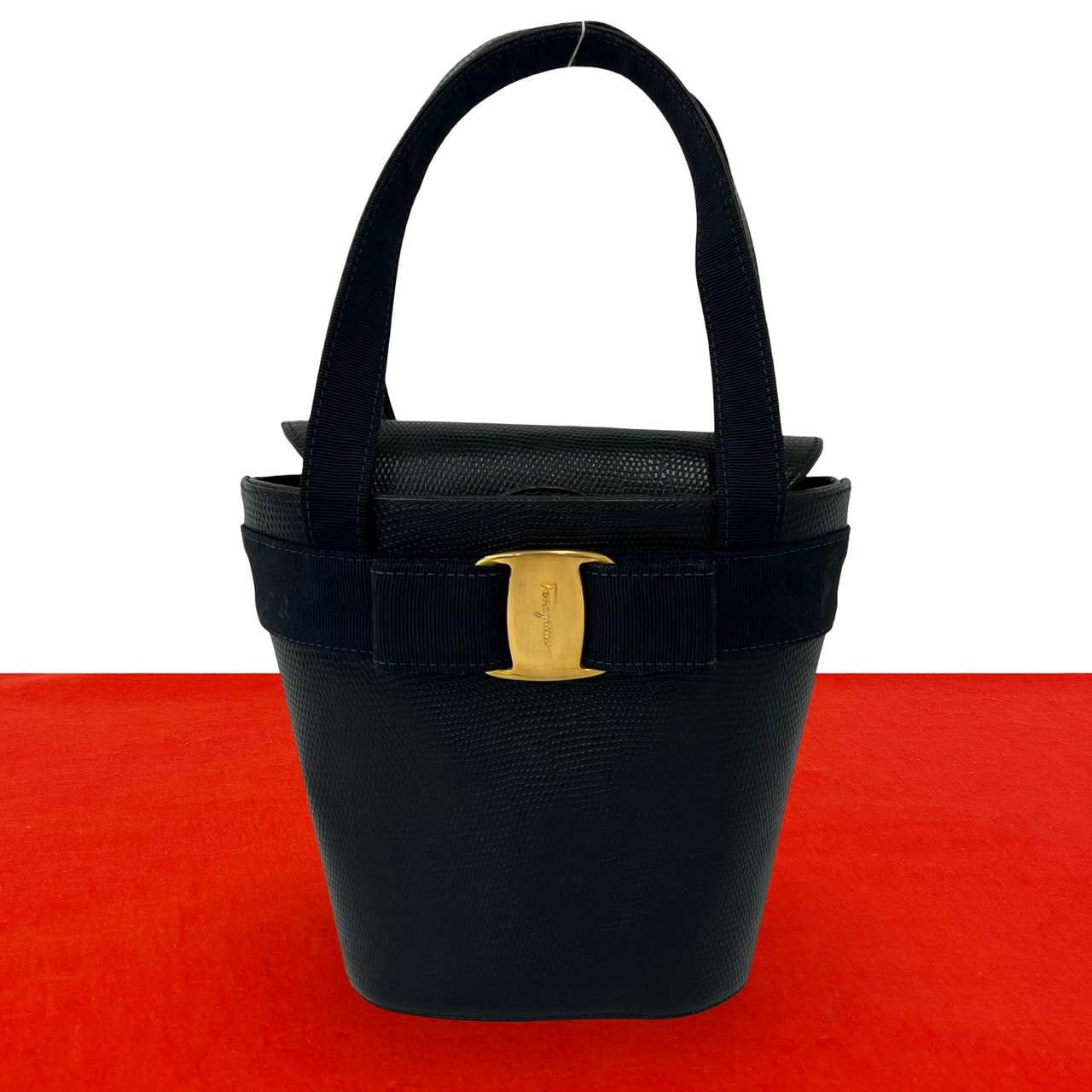 Salvatore Ferragamo サルヴァトーレフェラガモ ヴァラリボン 金具 レザー ハンドバッグ ネイビー
 37574