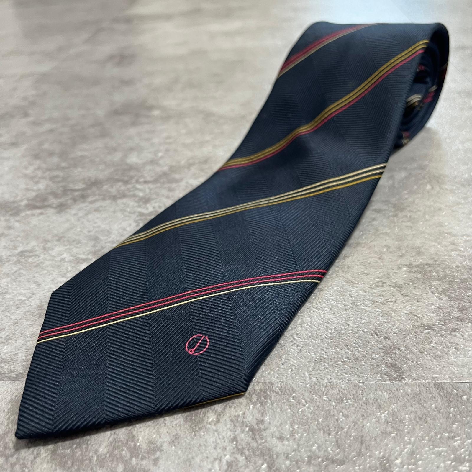 【Dunhill】ダンヒル dロゴ ヘリンボーン ネクタイ レジメンタル 斜めストライプ 細線 織り模様 ネイビー レッド メンズ スーツスタイル