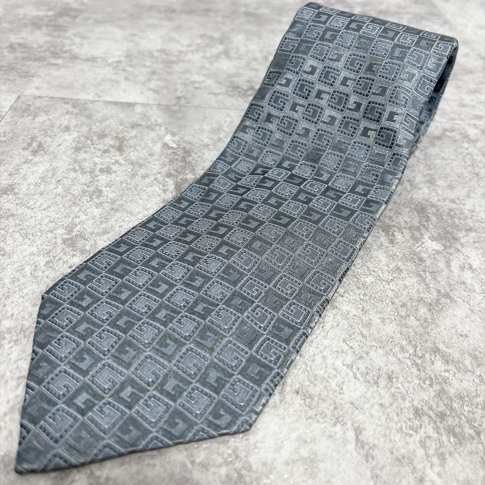 【GUCCI】グッチ Gロゴ GG柄 幾何学スクエア 小紋柄ネクタイ グレー シルバー シルク100% イタリア製 メンズ ビジネス フォーマル 紳士用