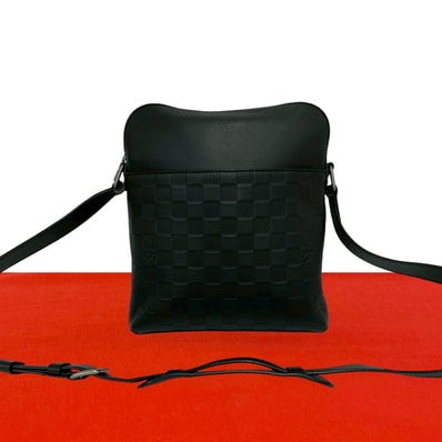 LOUIS VUITTON ルイヴィトン ポシェット ディストリクト ダミエ アンフィニ レザー ショルダーバッグ ブラック
25641