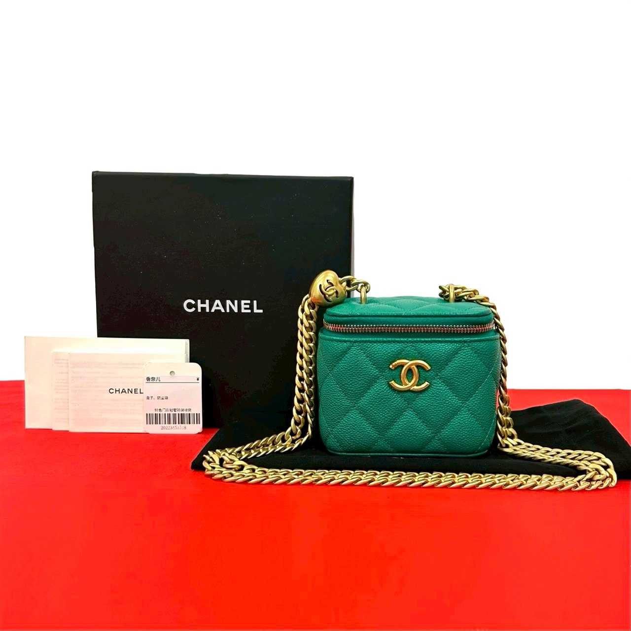 CHANEL シャネル マトラッセ ココマーク キャビアスキン ショルダーバッグ グリーン
36134