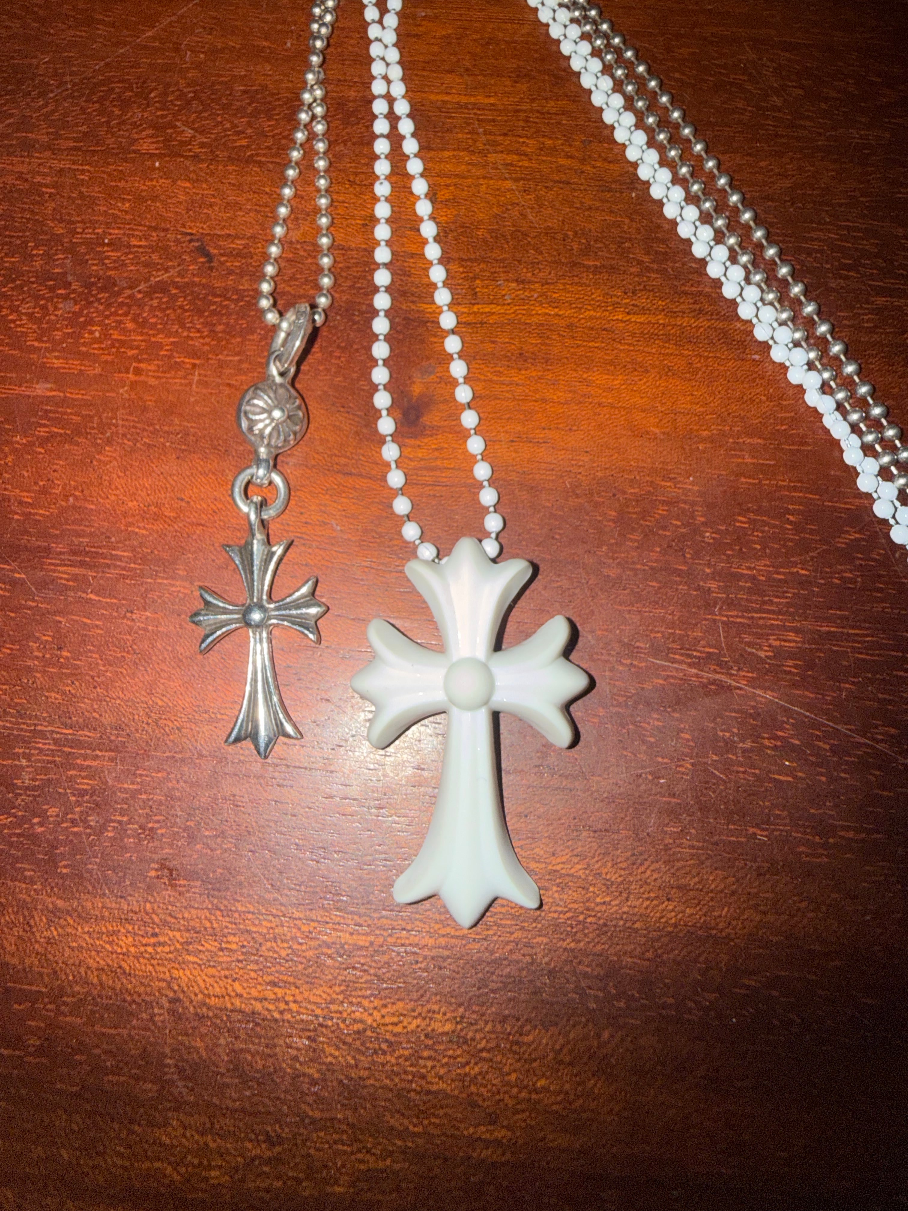 クロムハーツ 1 ボール タイニー CH クロス チャーム 