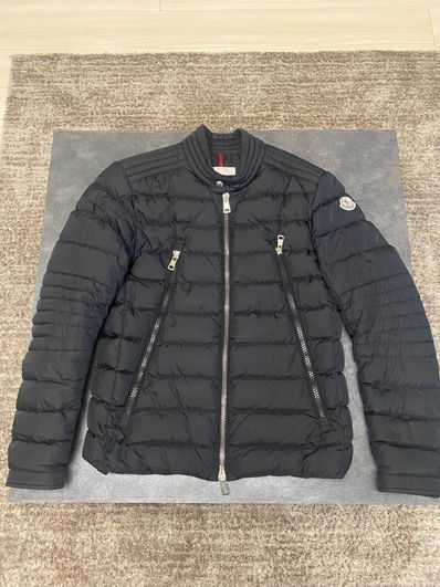 MONCLER Amiot Short Down Jacket "Black"