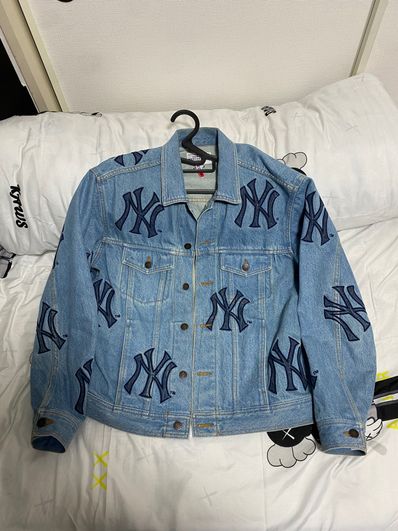 Supreme New York YankeesTM Denim Trucker Jacket "Blue"