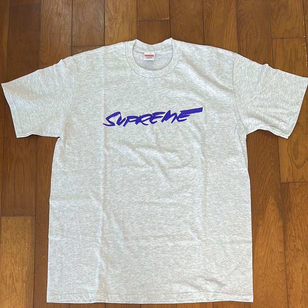 シュプリーム フューチュラ ロゴ Tシャツ "グレー"