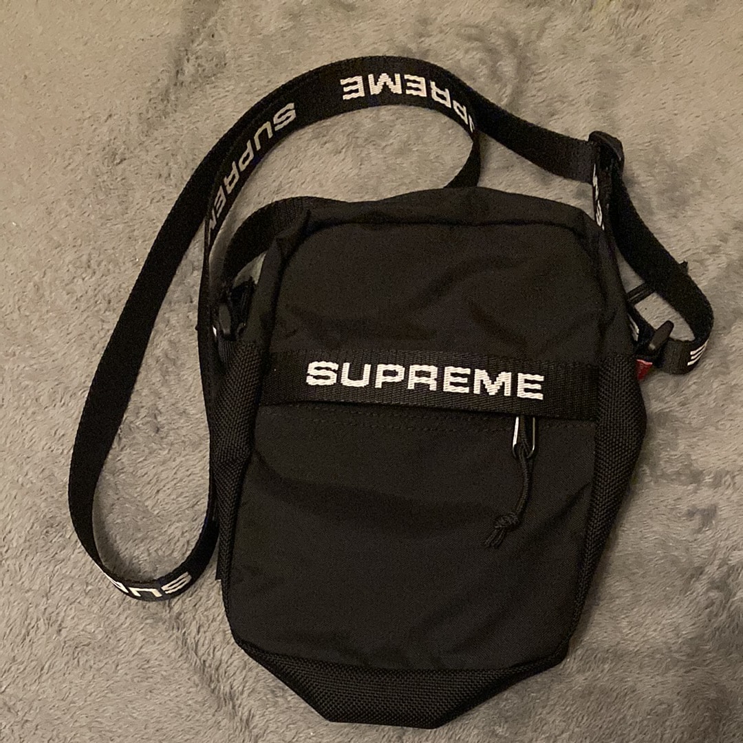 バッグ Supreme Waterproof Reflective Waist Bag supreme waterproof reflective waist bag - メルカリ