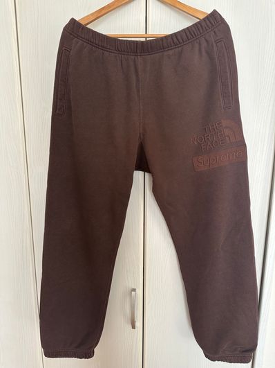 Supreme x The North Face Pigment Printed Sweatpant "Brown"