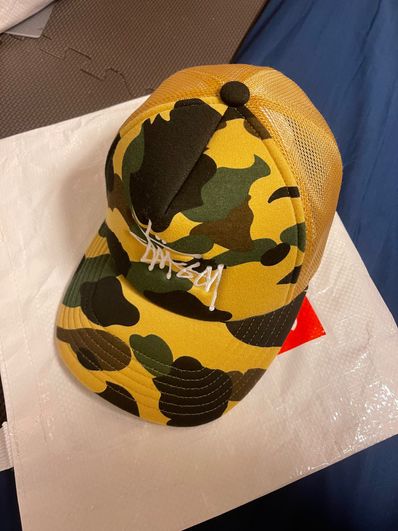 A BATHING APE STÜSSY TRUCKER CAP "Yellow"