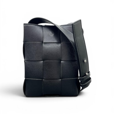 BOTTEGA VENETA 極美品 ボッテガヴェネタ カセット ミニ クロスボディ ショルダーバッグ 729298 レザー ブラック ポシェット イントレチャート ICチップ確認済 Aランク 中古 鑑定済