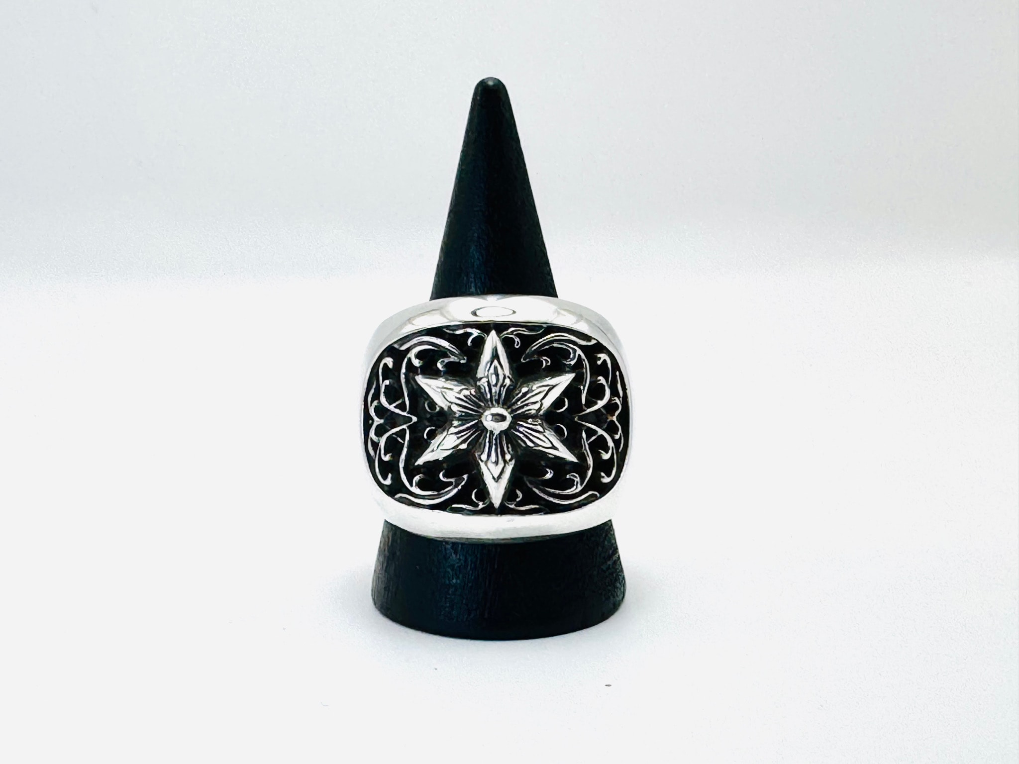 Chrome Hearts CLSSC OVAL STAR "Silver"