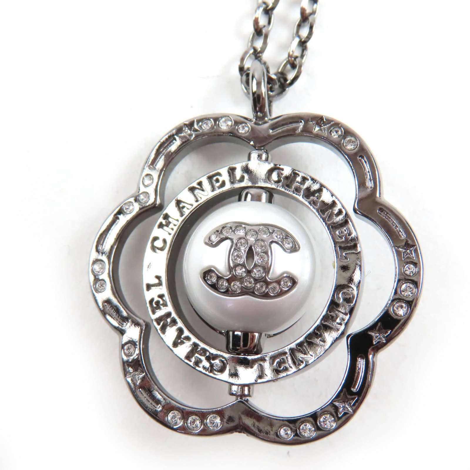 スニーカーダンク(スニダン) | 人気新作のスニーカー、トレカ、注目