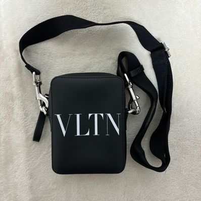 ヴァレンティノ VLTN レザー スモール クロスボディバッグ ヴァレンティノ VLTN レザー スモール クロスボディバッグ