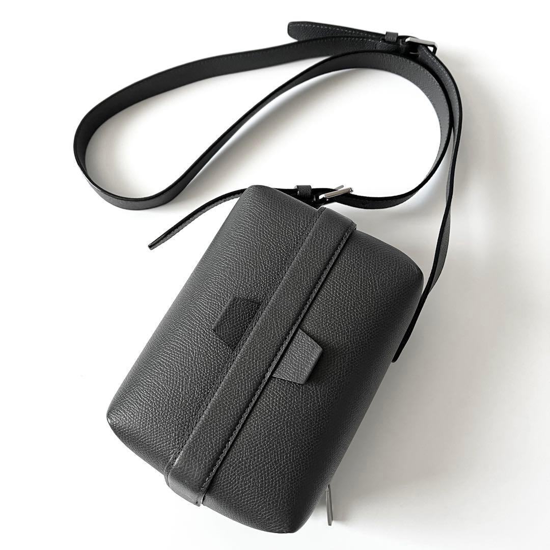 ヴァレクストラ ショルダーバッグ レディース