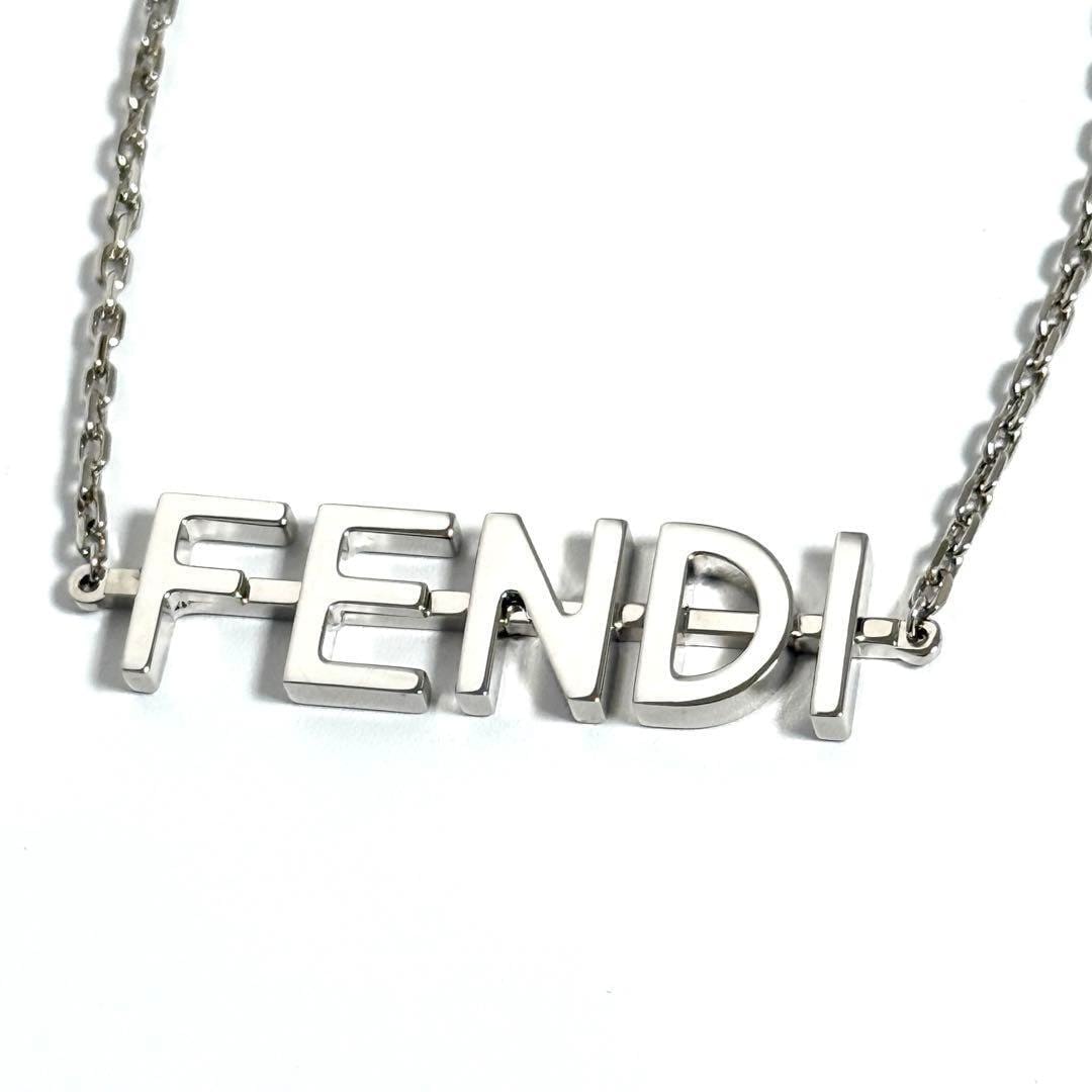 【未使用】フェンディ メンズ グラフィ ペンダント ネックレス シルバー色