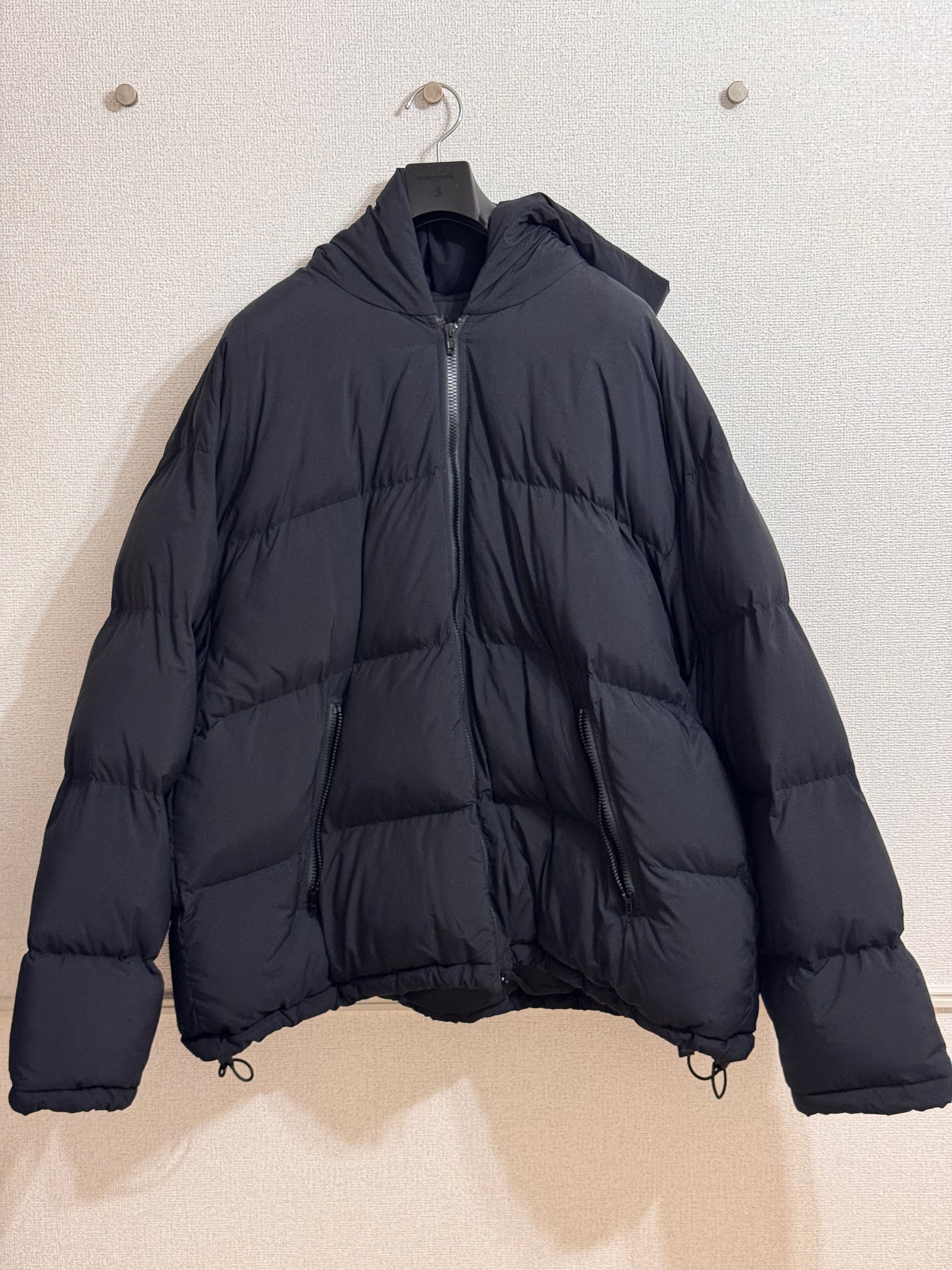 BALENCIAGA MENS Sporty B Hooded Puffer "Black"