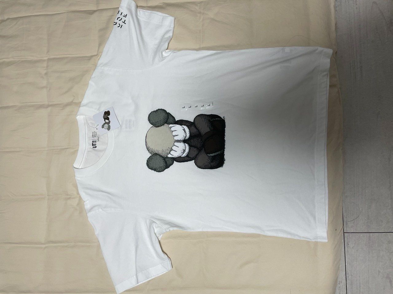 Kaws UT Graphic Tee White "KAWS TOKYO FIRST 限定"