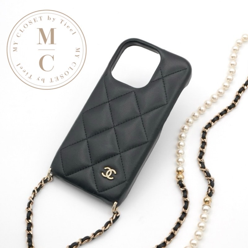 シャネル CHANEL 携帯・スマホアクセサリー ブラック ゴールド ココマーク マトラッセ ラムスキン iPhone14pro iPhoneケース パールチェーン