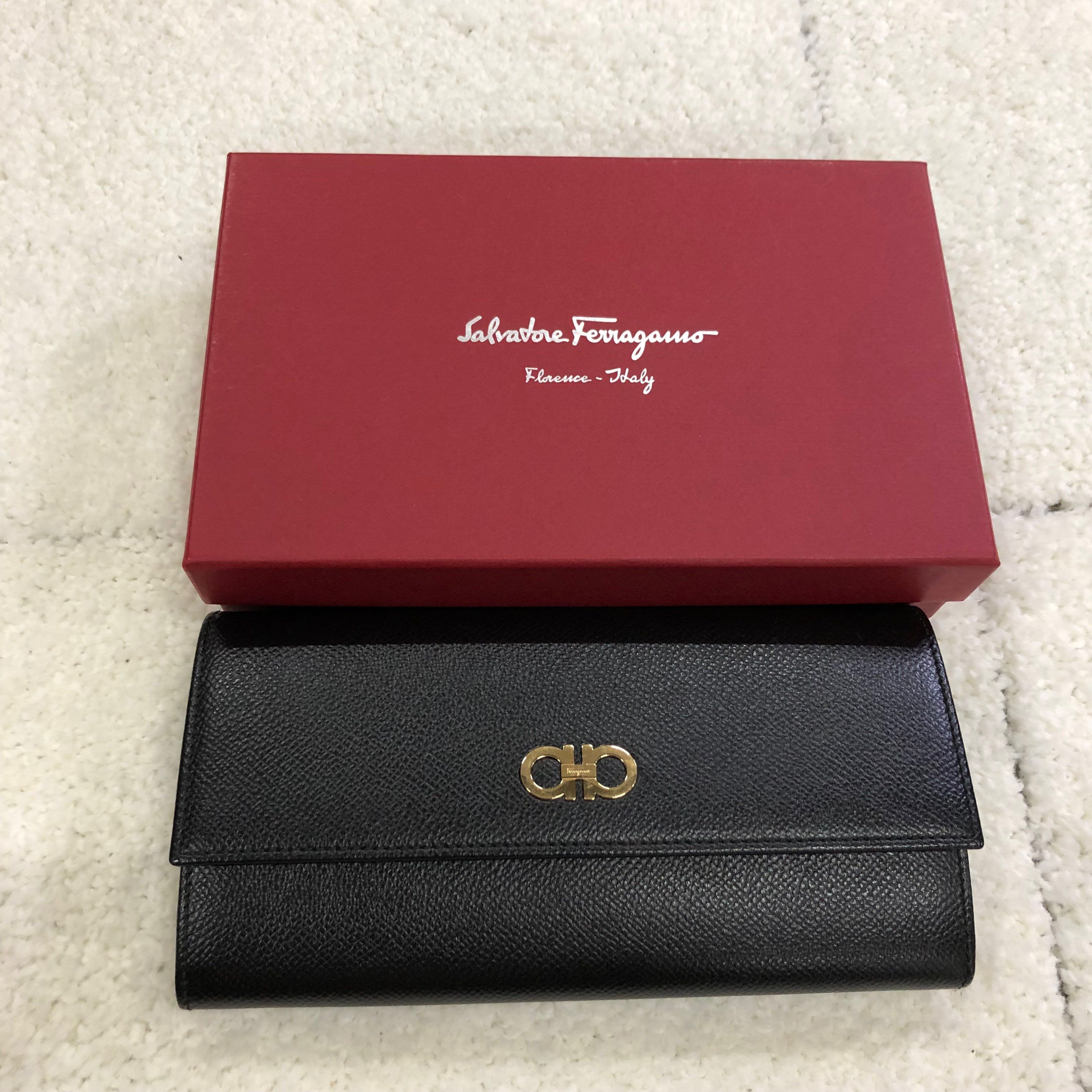 Salvatore Ferragamo Gancio Leather Wallet "Black"