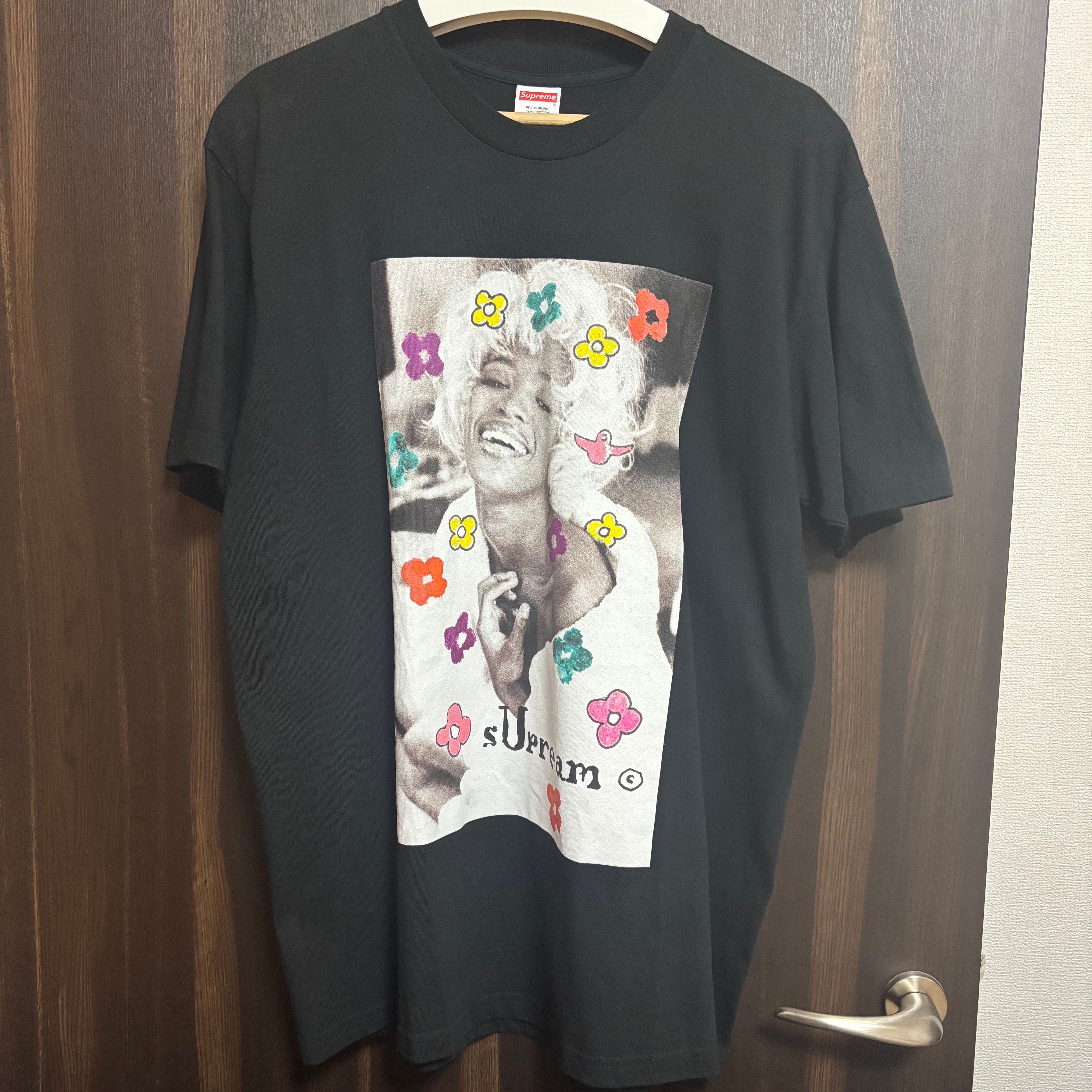 Supreme Naomi Tee "Black"