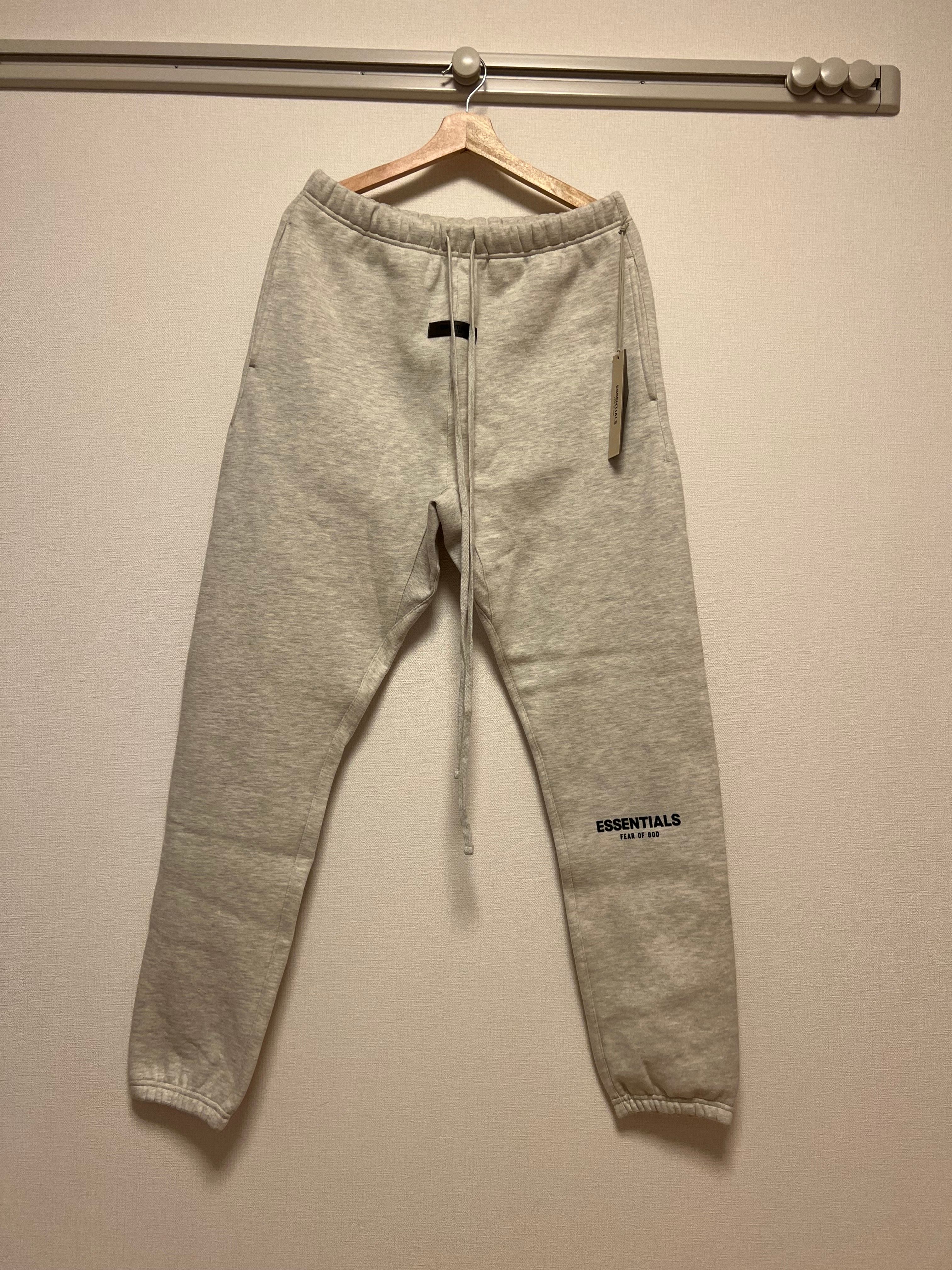 FEAR OF GOD ESSENTIALS LOGO SWEAT 