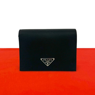 PRADA プラダ 三角ロゴ 金具 ナイロン レザー 二つ折り財布 ブラック
32709