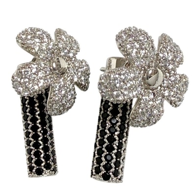 ロエベ レディース フラワー ピアス パヴェクリスタル シルバー 定価16.6万