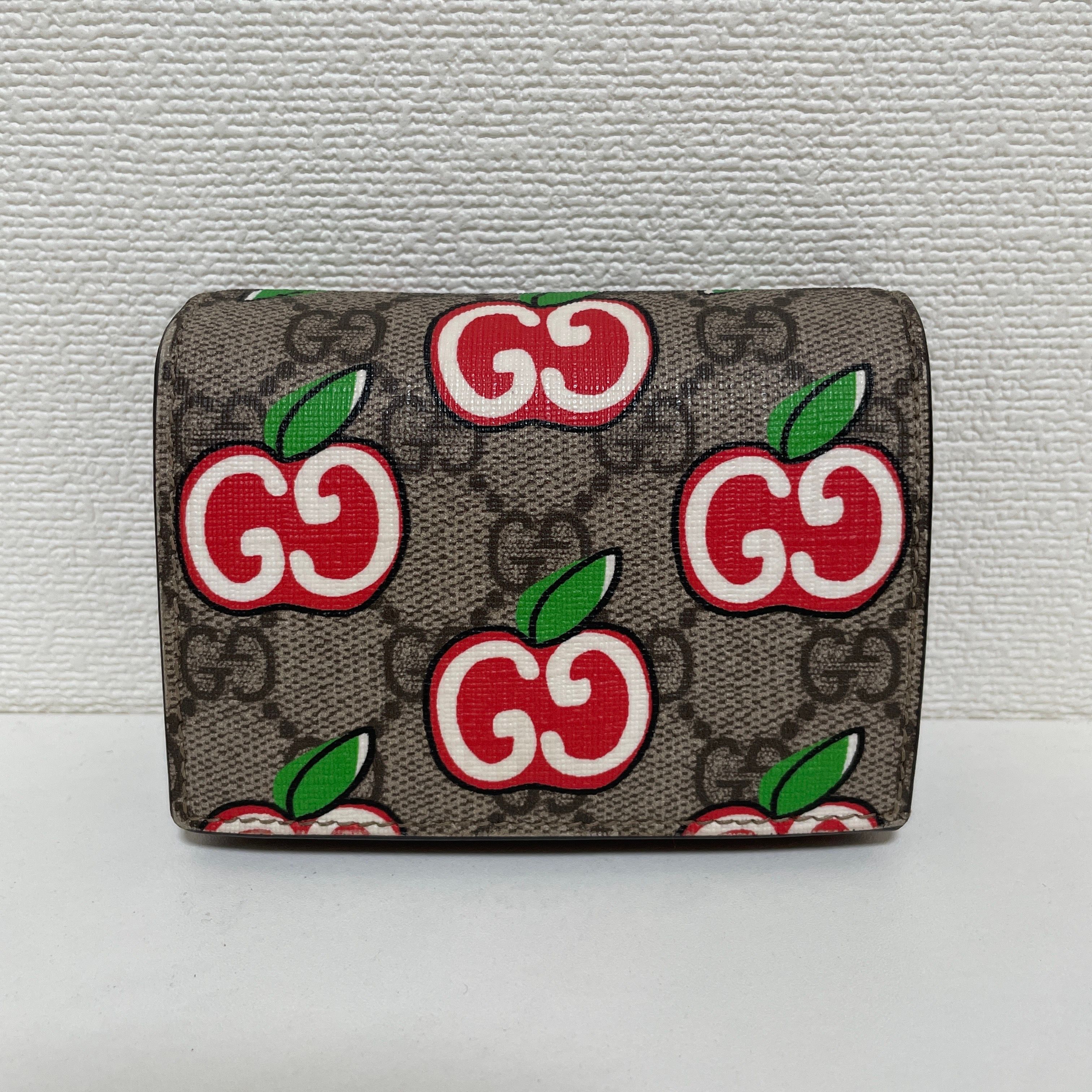 グッチ GGアップル コンパクト ミニウォレット 624641 2BQAG 8646の