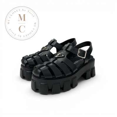 プラダ PRADA モノリス サンダル 靴 シューズ ラバー ブラック 黒 シルバー トライアングルロゴ
