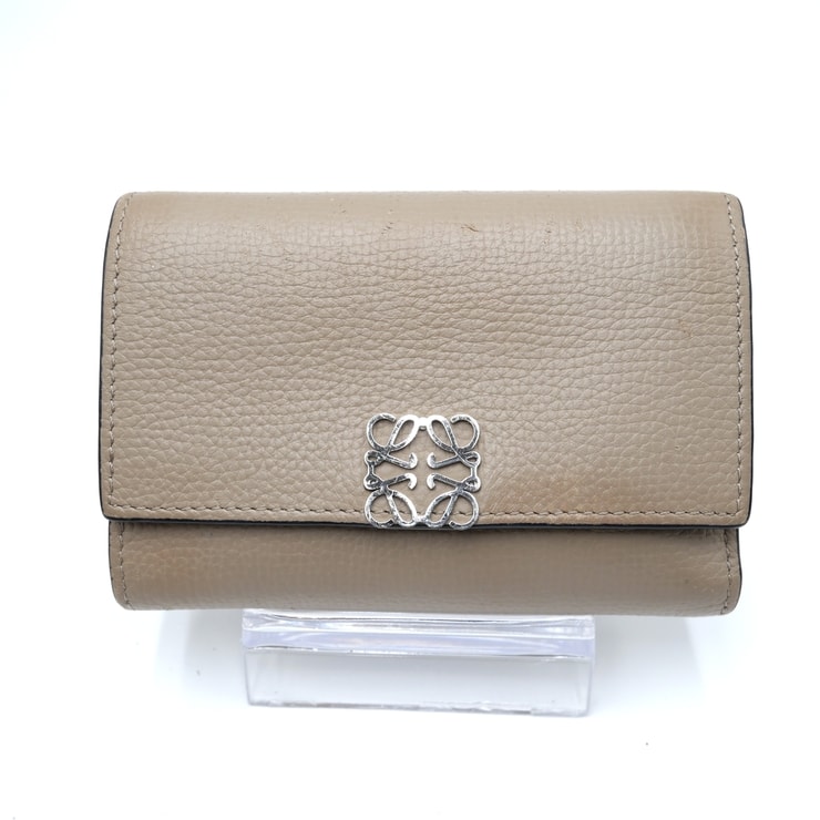 LOEWE(ロエベ)アナグラム トライフォールドウォレット 三つ折り財布 コンパクトウォレット ベージュ レザー シルバー金具 レディース スナップボタン 小銭入れ付き【中古】