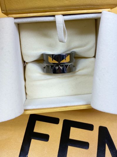 フェンデイ FENDI 指輪 シルバー 定番デザイン カッコいい