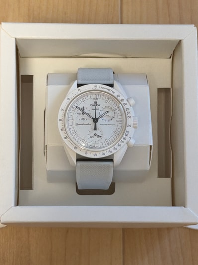 Snoopy x OMEGA x Swatch BIOCERAMIC MoonSwatch Mission To The Moonphase "White" SO33W700