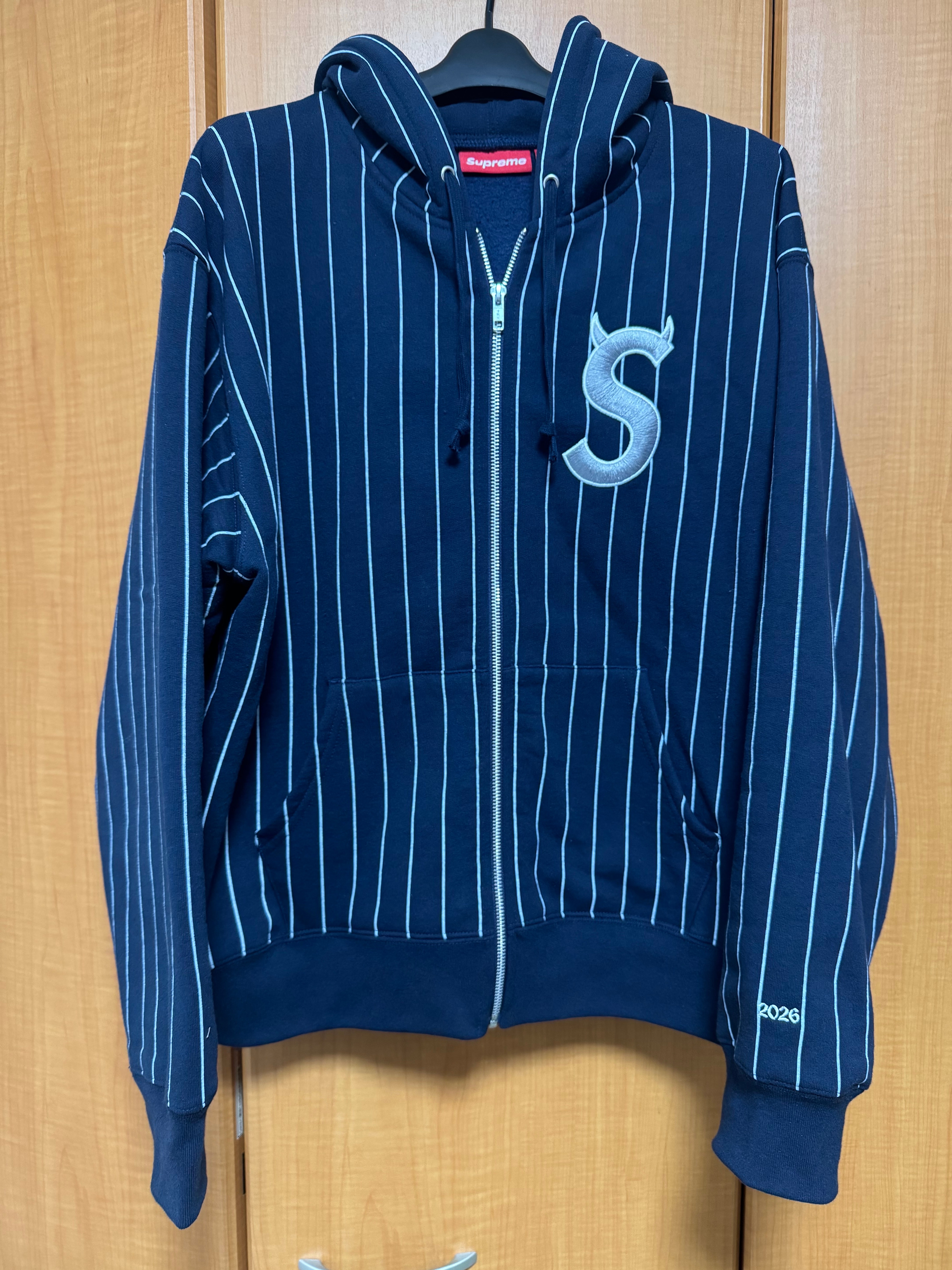 シュプリーム デビル Sロゴ ジップアップ フーデッドスウェット "ストライプ"