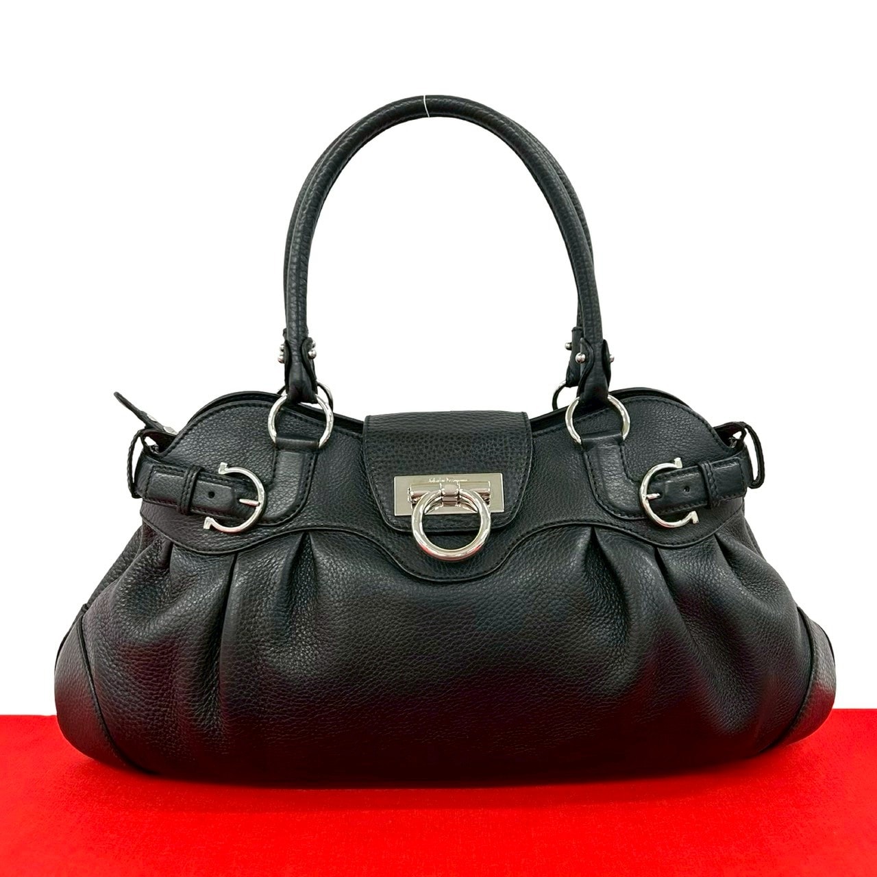 Salvatore Ferragamo サルヴァトーレフェラガモ ガンチーニ ロゴ 金具 レザー ハンドバッグ ブラック
 04018