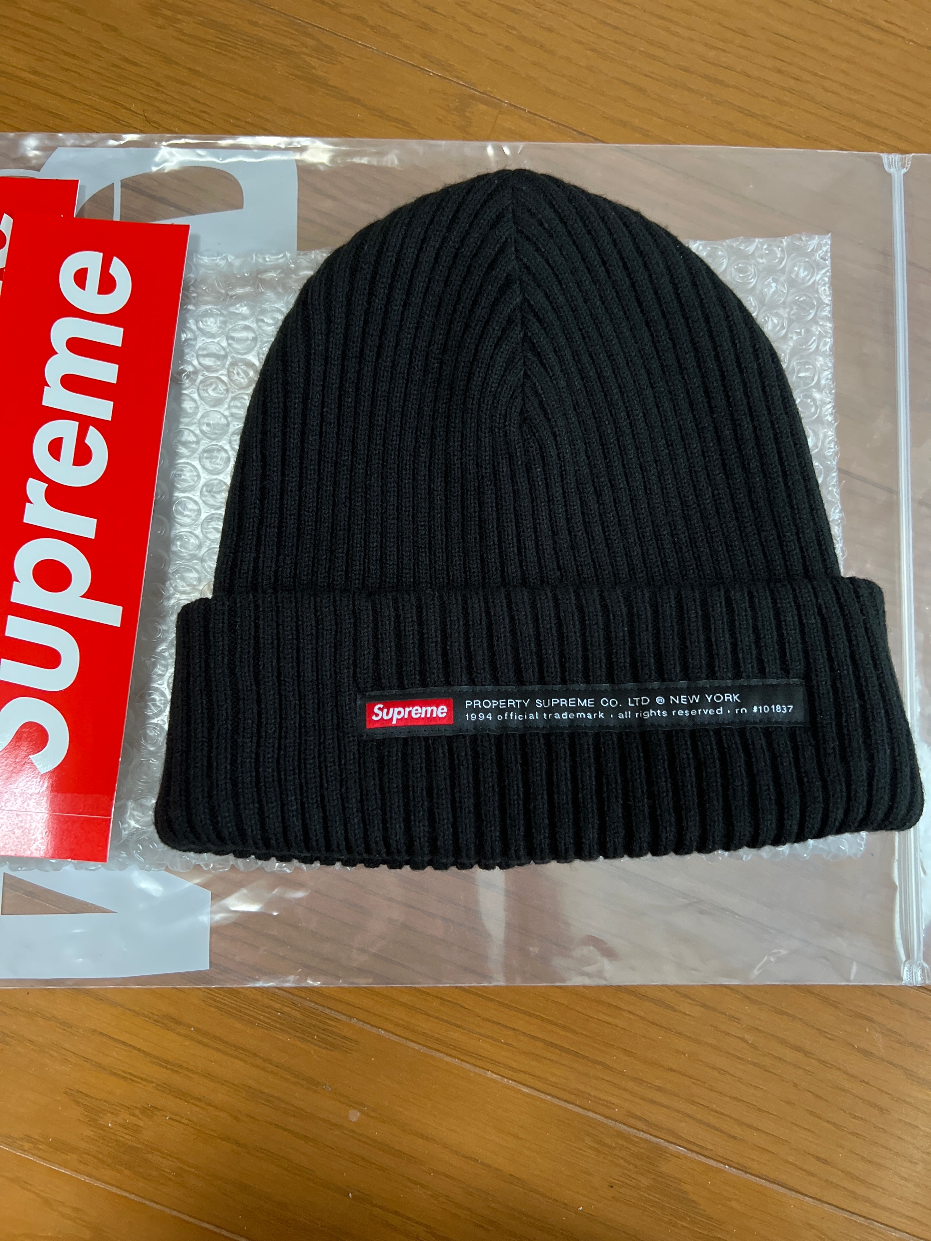 Supreme Property Label Beanie "Black"