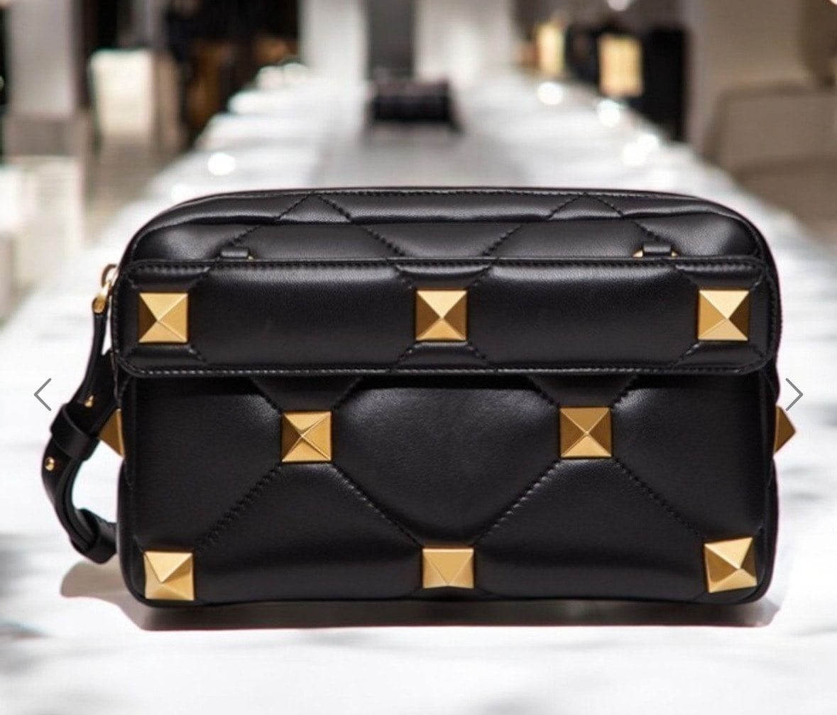 ヴァレンティノ ローマンスタッズ ナッパレザー クロスボディバッグ "ブラック" WY0B0B26DUA0NO