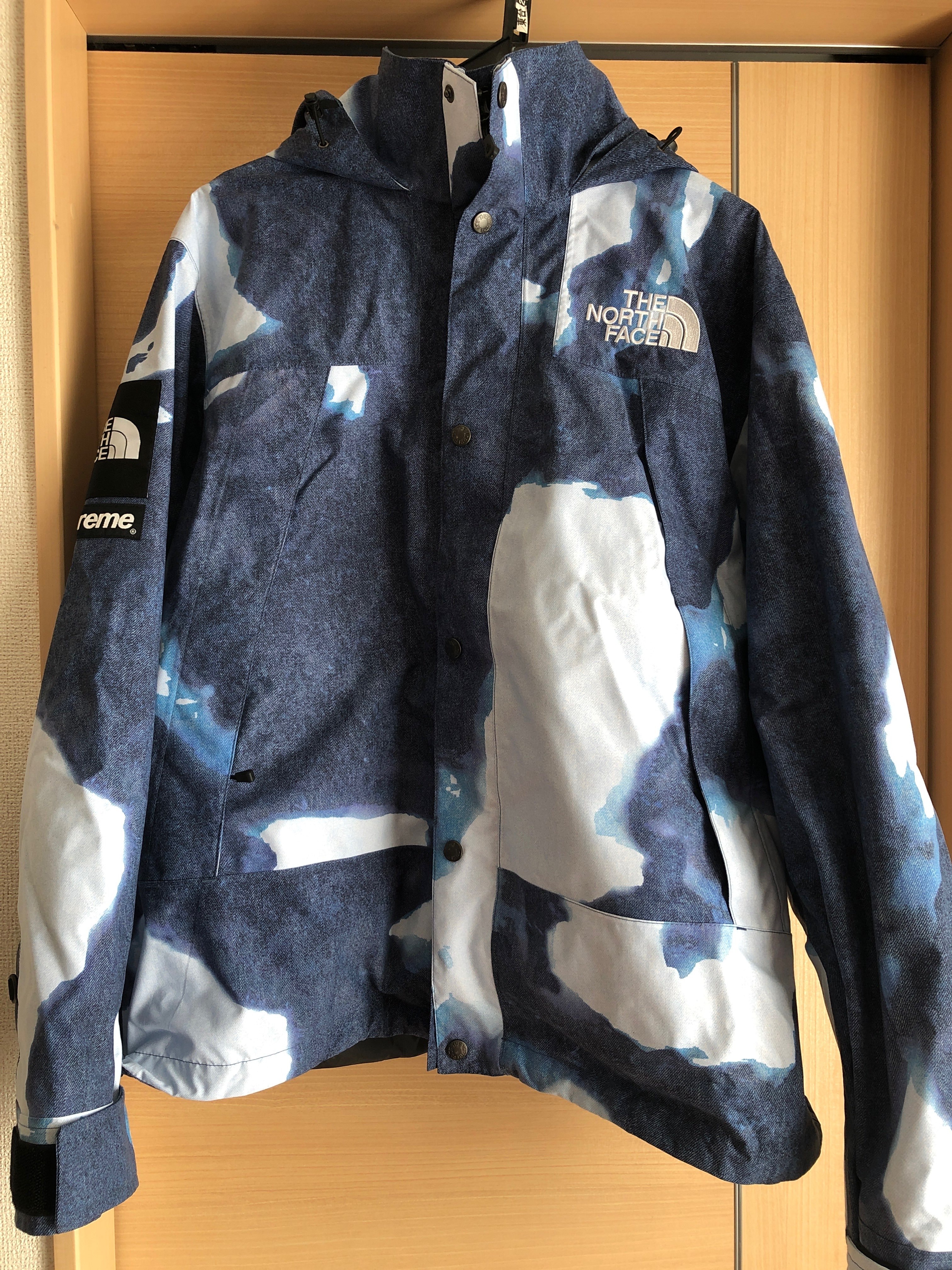 Supreme x The North Face Bleached Denim Print Mountain Jacket "Indigo"