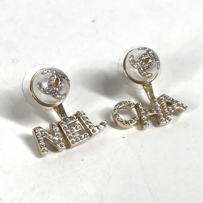 シャネル CHANEL CC ココマーク フェイクパール ラインストーン A21A アクセサリー ロゴ ピアス メタル ホワイト