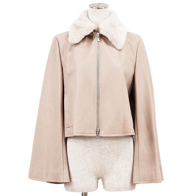 【SALE】FOXEY NEW YORK フォクシー ニューヨーク ジャケット フェイクレザー 39996 サイズ F レディース ロゴ ファーカラー取り外し可 フレアスリーブ ジップアップ ショート クロップド アウター ピンクベージュ 桃色 日本製