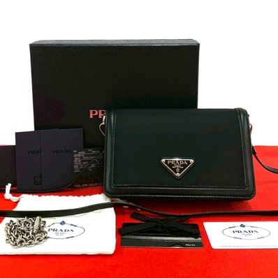 PRADA プラダ 三角ロゴ 金具 ナイロン レザー ショルダーバッグ ブラック
k31-4