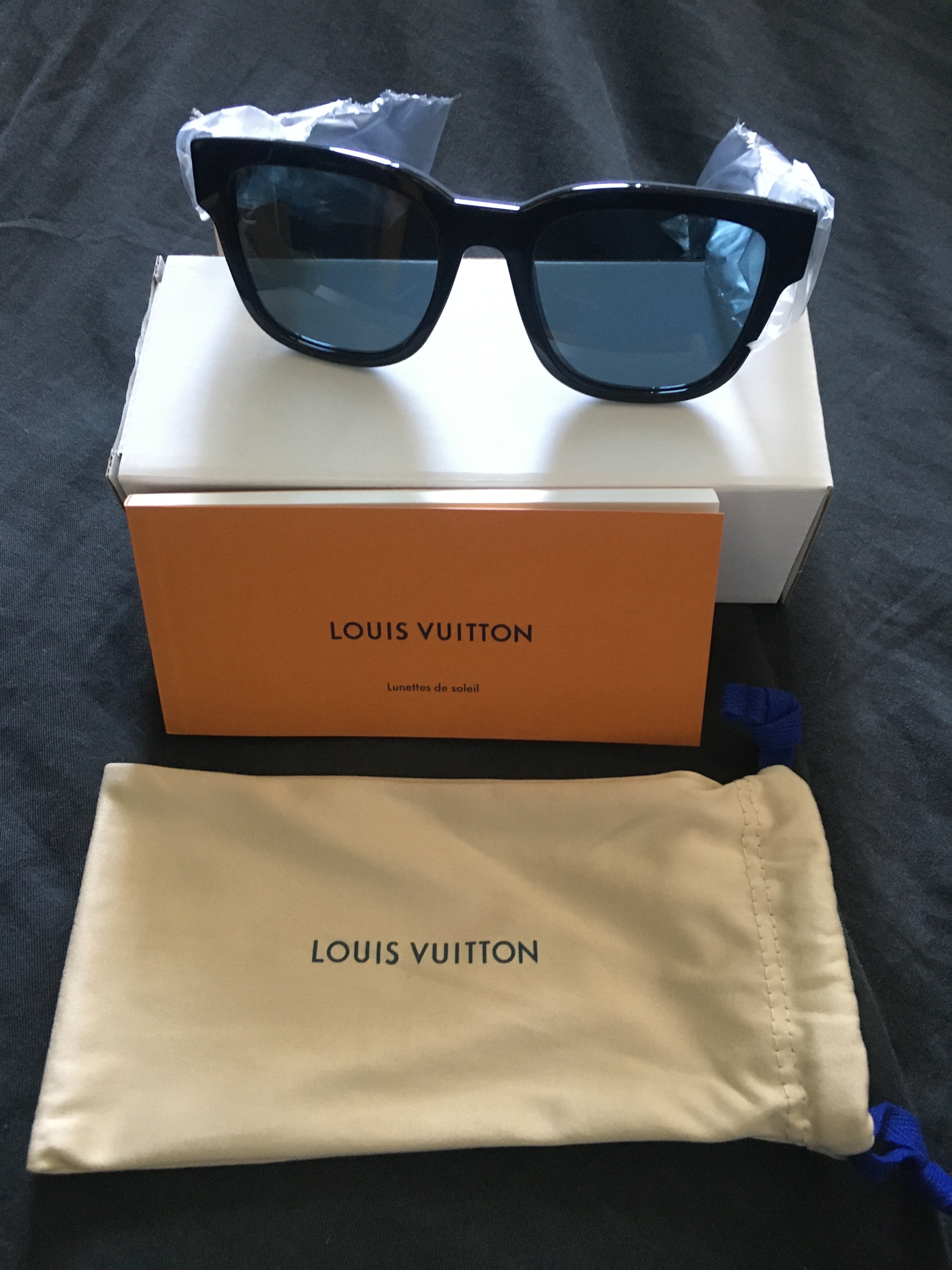 【★新品・未使用★希少★正規品】ルイヴィトン Louis Vuitton アウター スペース サングラス ブラック LV サークル ロゴ入り