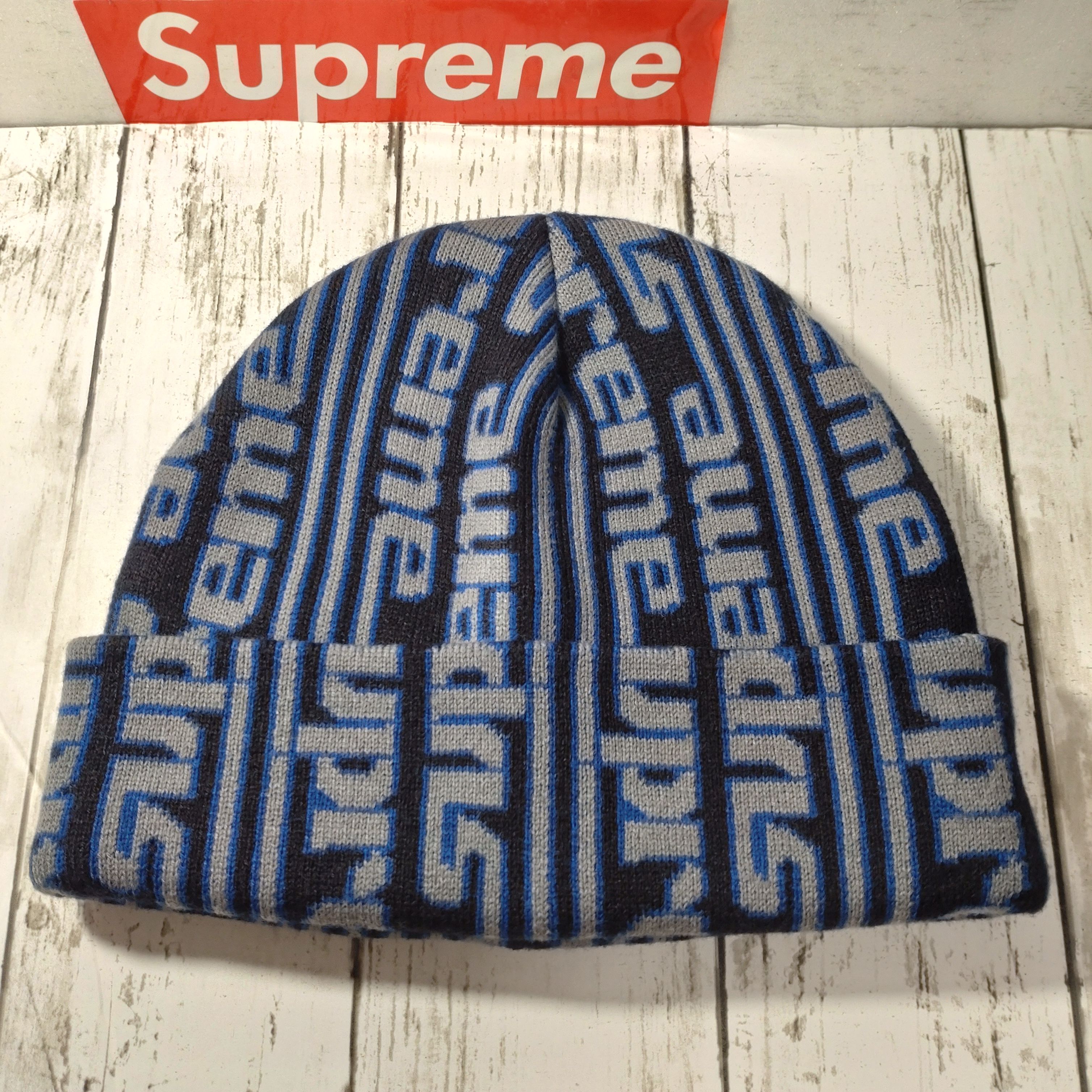Supreme Vertical Logo Beanie "Black"