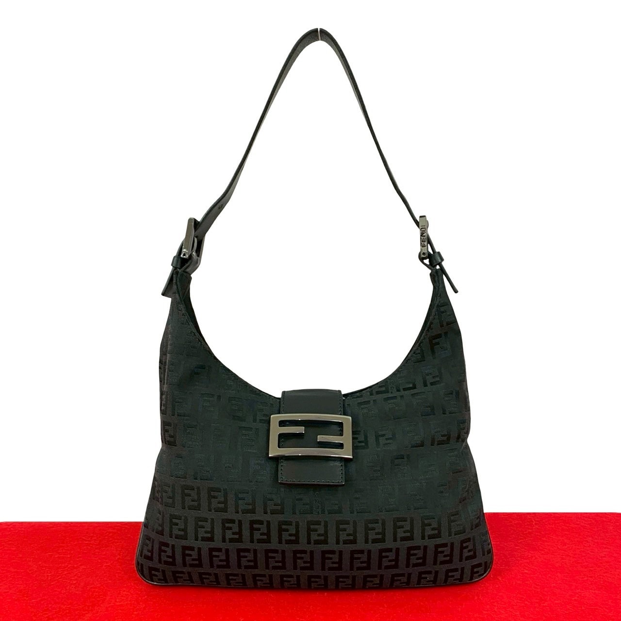 FENDI フェンディ ズッキーノ FF 柄 レザー キャンバス ショルダーバッグ ブラック
31859