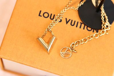 Louis Vuitton Essential V Necklace "Gold"