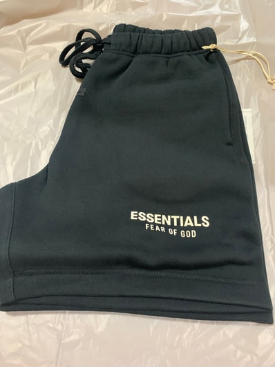 FEAR OF GOD ESSENTIALS Classic Sweatshort "Jet Black"