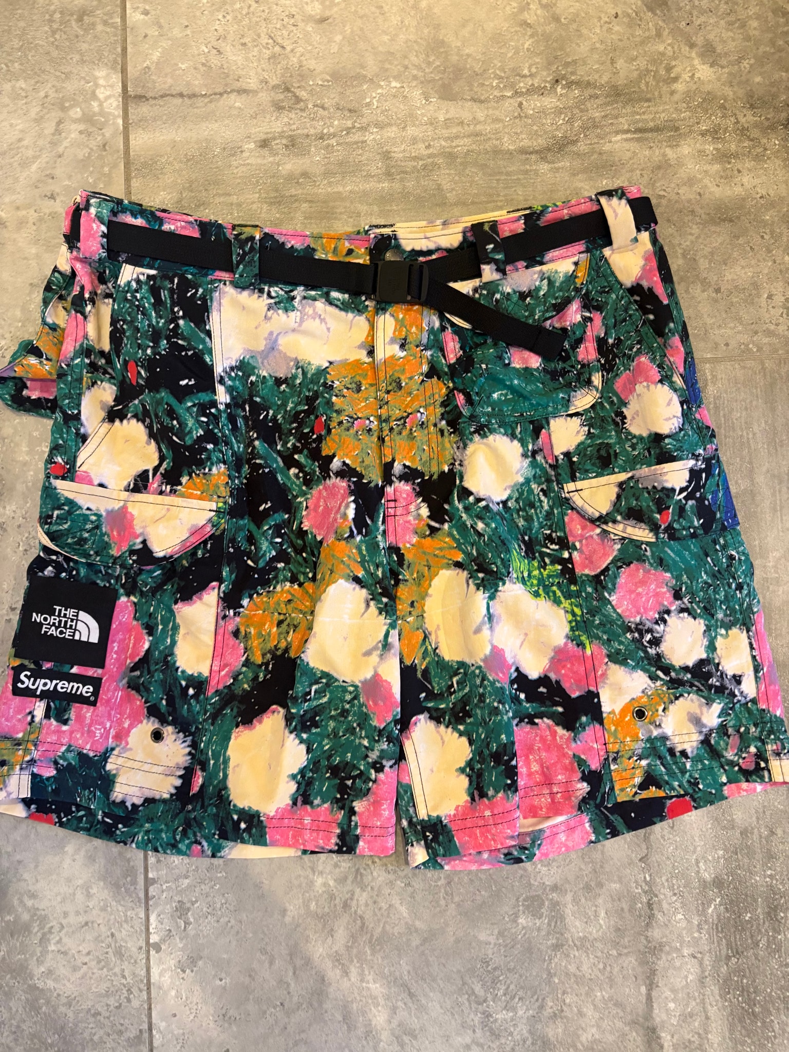 Supreme x The North Face Trekking Packable Belted Short "Flowers"